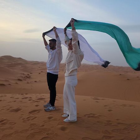 Riadsuerteloca Merzouga Hassilabied Dış mekan fotoğraf The flag of the United Arab Emirates