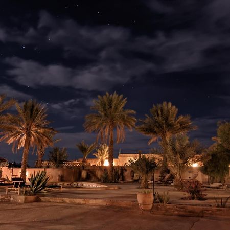 Riadsuerteloca Merzouga Hassilabied Dış mekan fotoğraf Al-Qatif at night