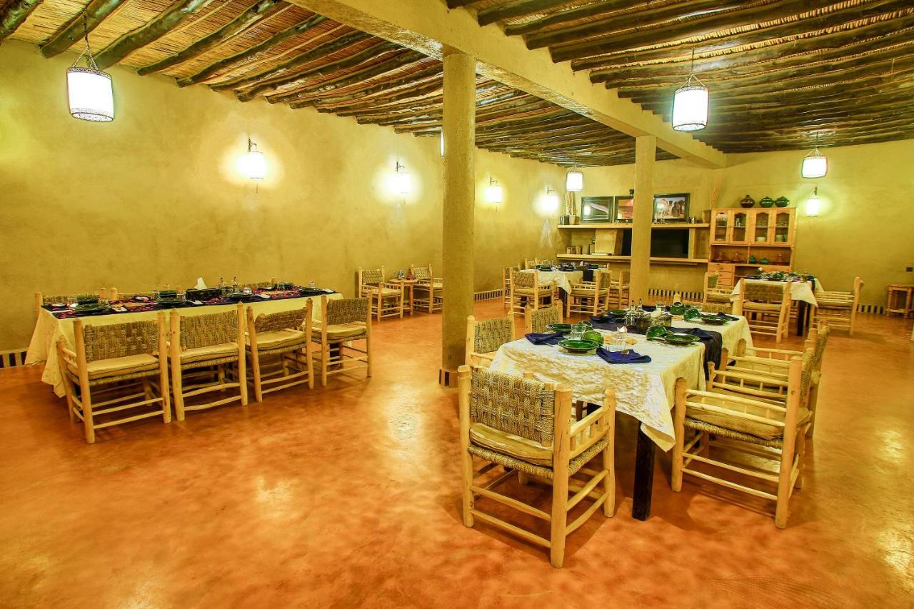 Riadsuerteloca Merzouga Hassilabied Dış mekan fotoğraf The dining room at the Al Maha Desert Resort