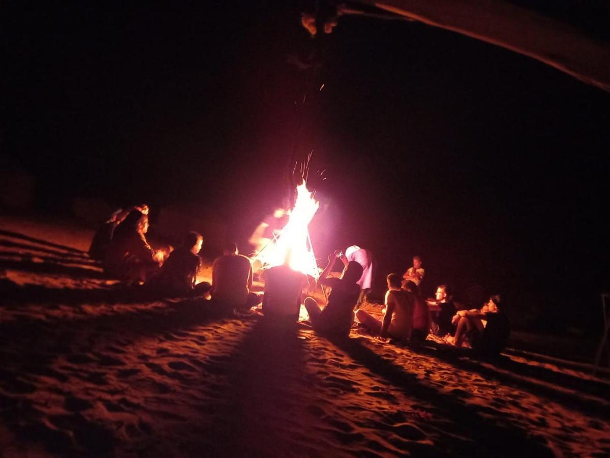 Riadsuerteloca Merzouga Hassilabied Dış mekan fotoğraf A campfire at the 2007 World Scout Jamboree