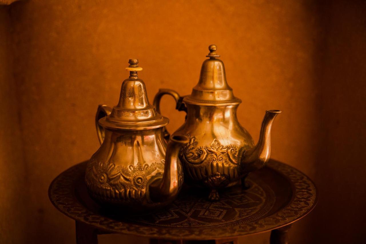 Riadsuerteloca Merzouga Hassilabied Dış mekan fotoğraf Teapots in Morocco