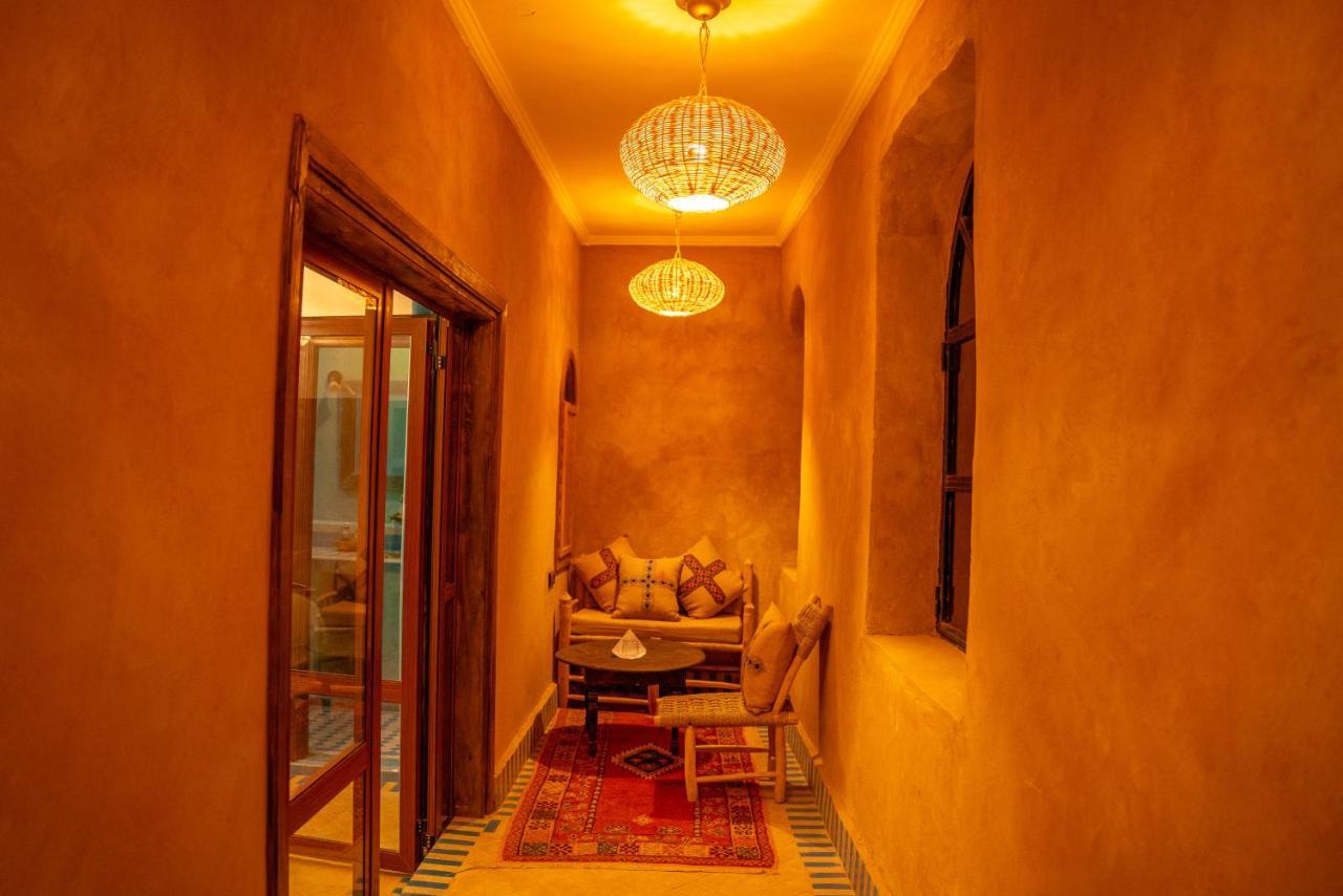 Riadsuerteloca Merzouga Hassilabied Dış mekan fotoğraf A passageway in the Riad