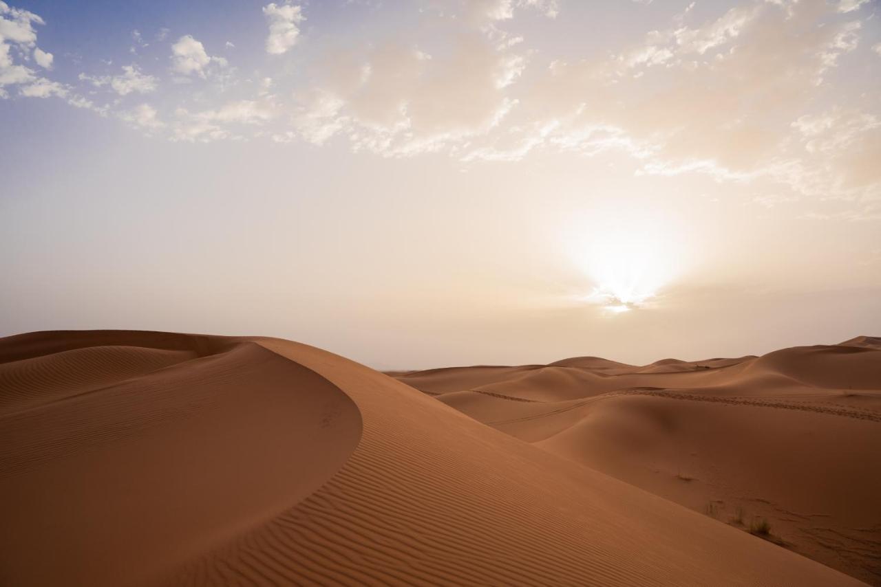 Riadsuerteloca Merzouga Hassilabied Dış mekan fotoğraf The Sahara Desert