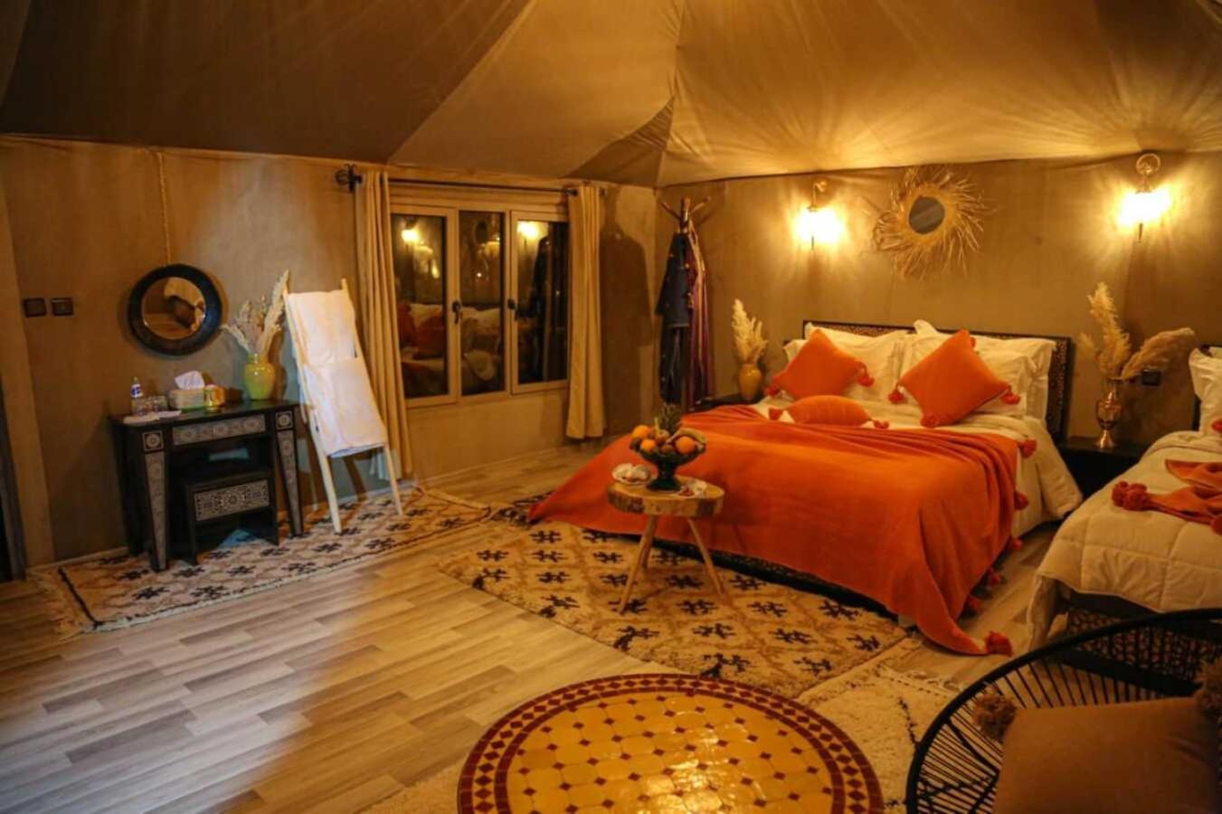 Riadsuerteloca Merzouga Hassilabied Dış mekan fotoğraf Interior of a luxury tent