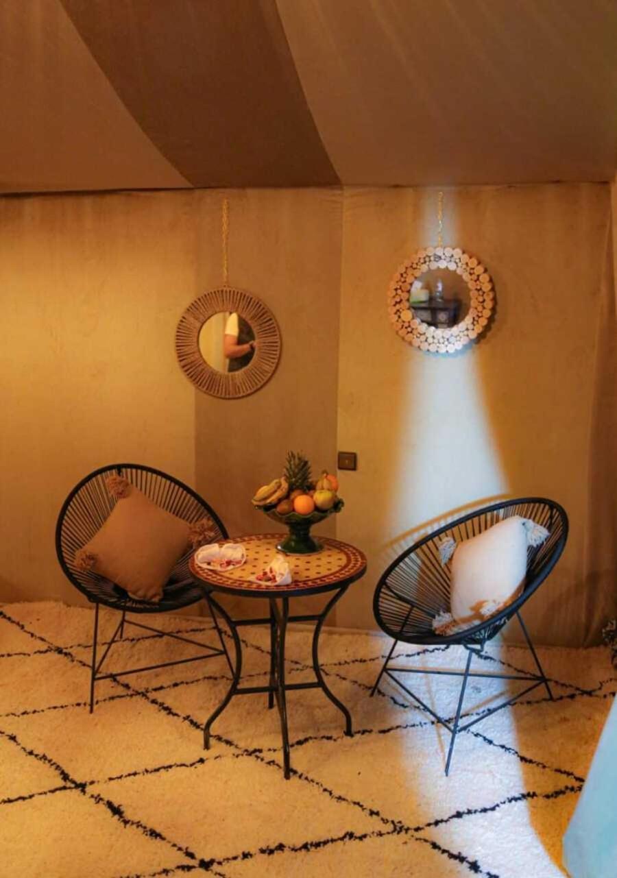 Riadsuerteloca Merzouga Hassilabied Dış mekan fotoğraf A room at the hotel