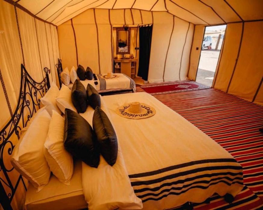Riadsuerteloca Merzouga Hassilabied Dış mekan fotoğraf Interior of a luxury tent