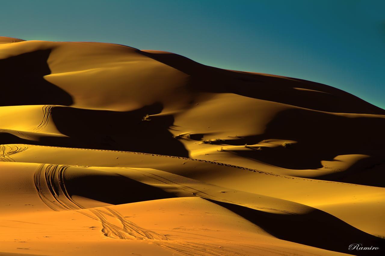 Riadsuerteloca Merzouga Hassilabied Dış mekan fotoğraf Sand dunes in the Sahara